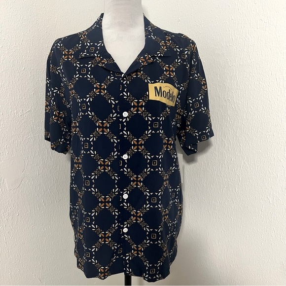Modelo Beer Men’s Button Up Small Short Sleeve Shirt Graphic Print Casual NWT - Picture 1 of 7